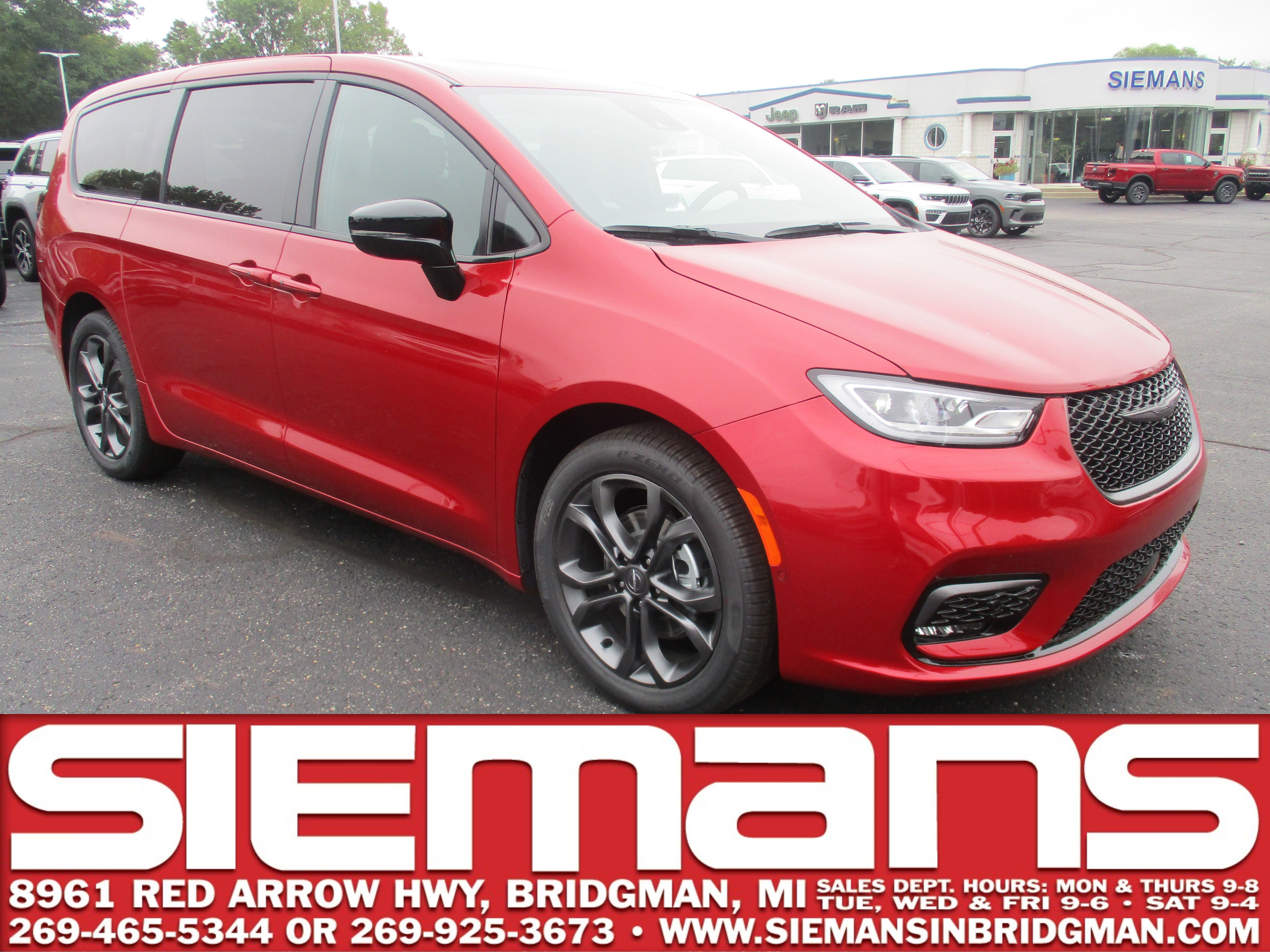 2026 Chrysler Pacifica Select's photo