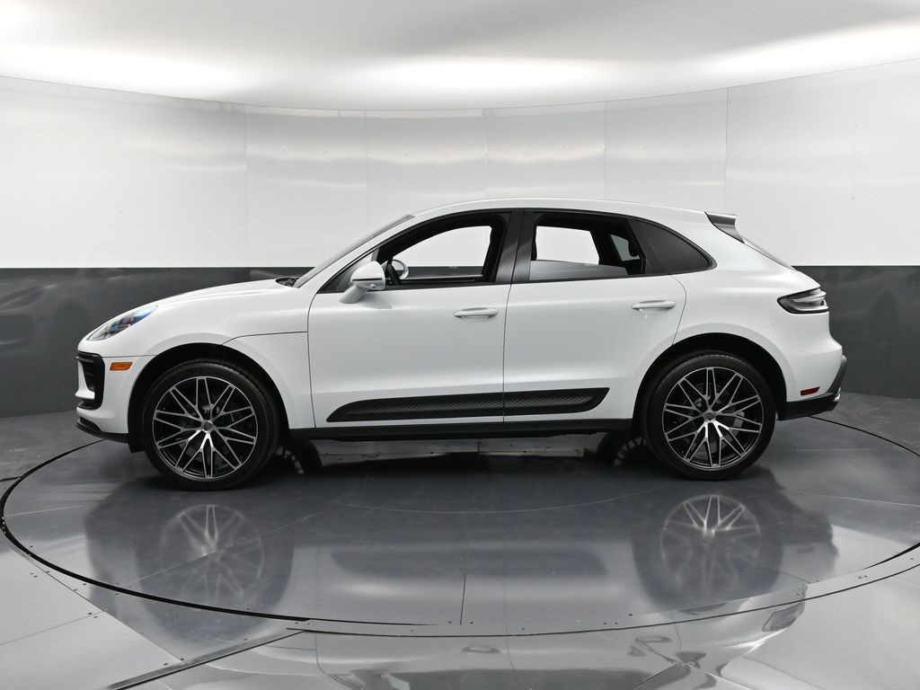2026 Porsche Macan T photo 2