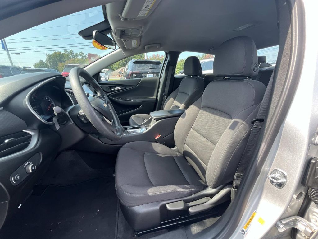 2022 Chevrolet Malibu LS photo 11