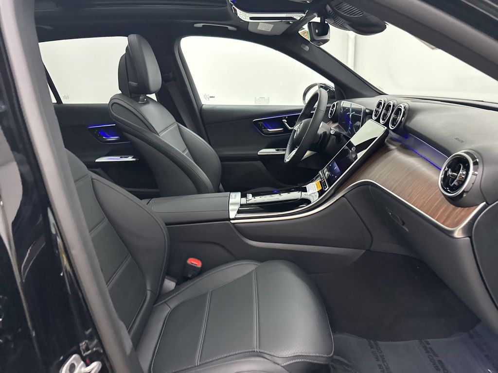 2025 Mercedes Benz GLC 300 photo 25