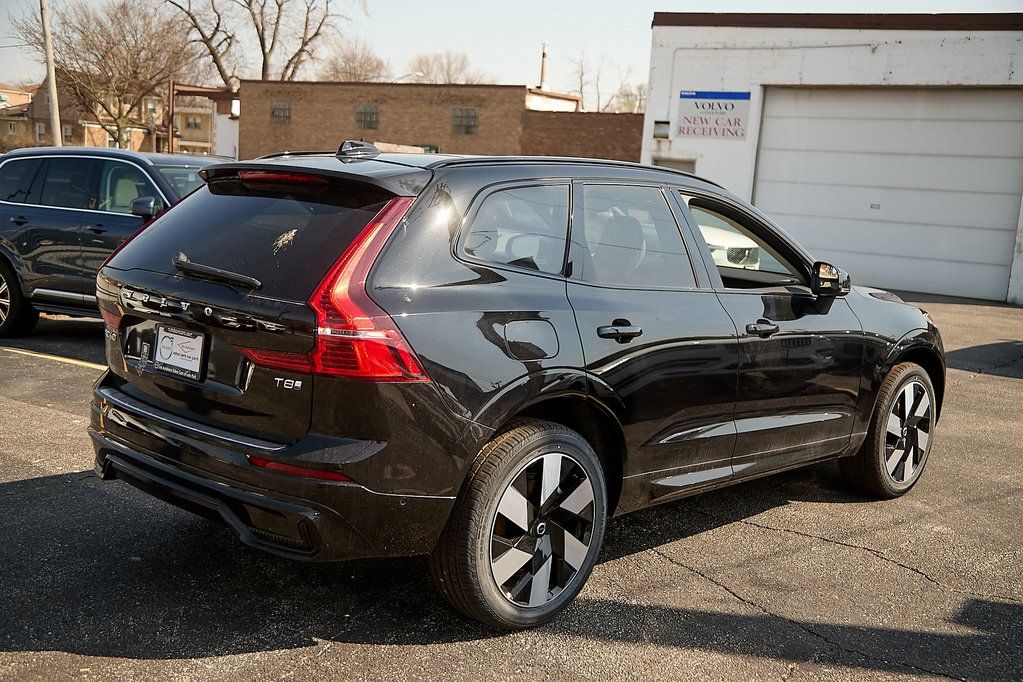 2025 VOLVO XC60 - Image 7