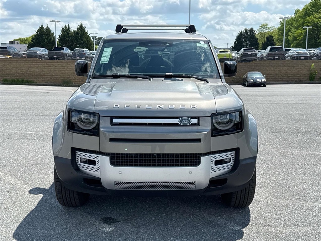 2025 Land Rover Defender 110 S photo 17