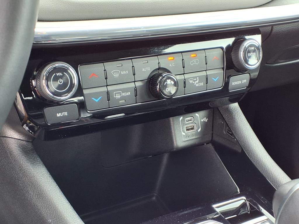 2022 Jeep Compass Limited photo 8