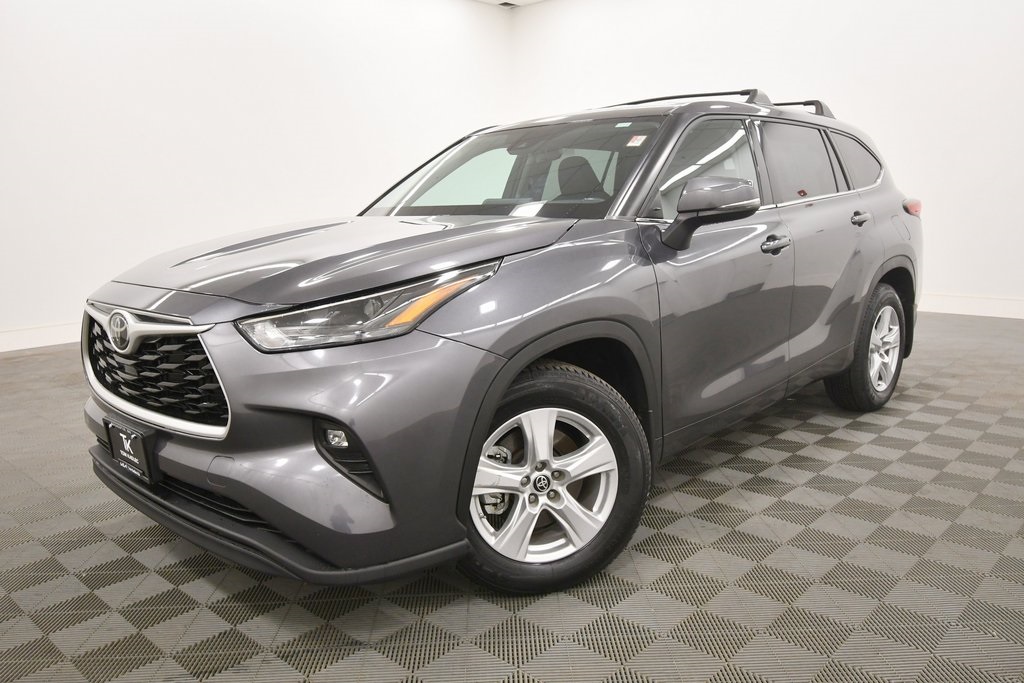 Used 2022 Toyota Highlander LE with VIN 5TDBZRBH0NS241986 for sale in Rochester, Minnesota