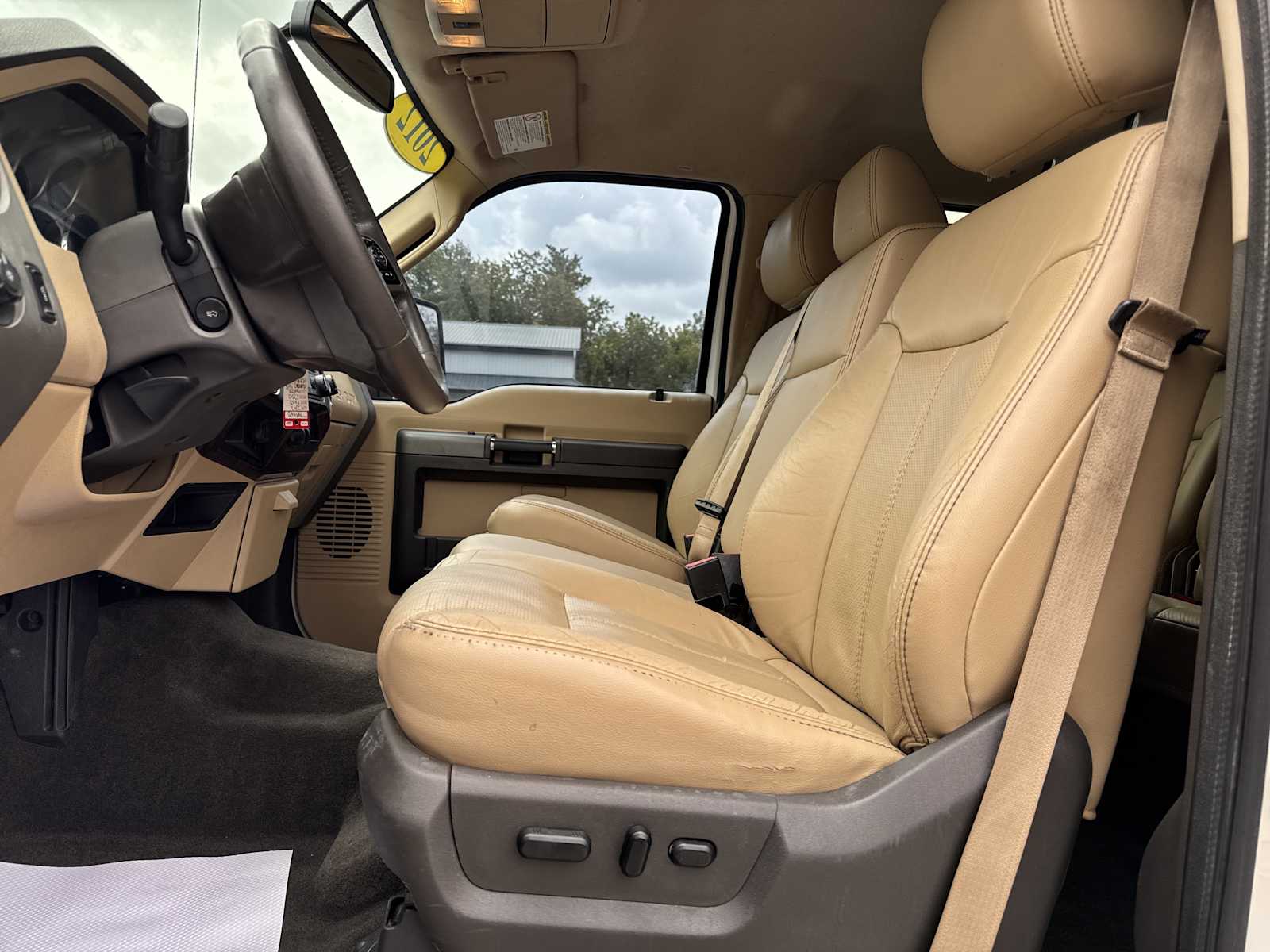 2012 Ford F-350 Lariat photo 19