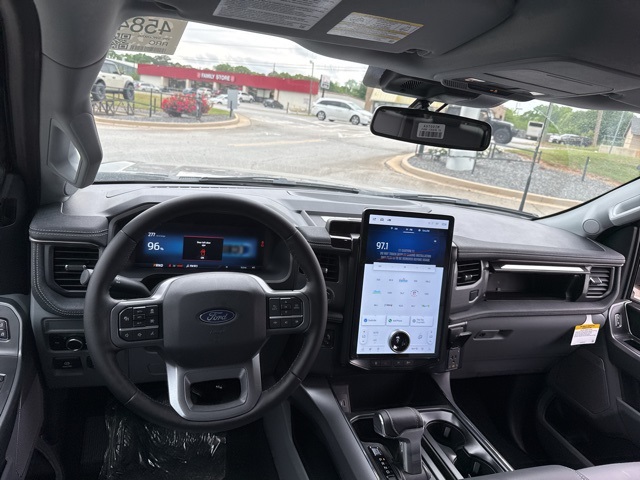 2025 Ford F-150 Lightning photo 18
