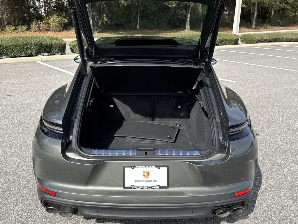 2025 Porsche Panamera 4 photo 27