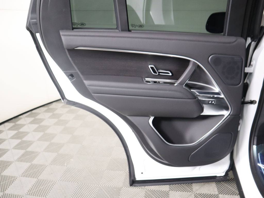 2025 Land Rover Range Rover SE photo 25