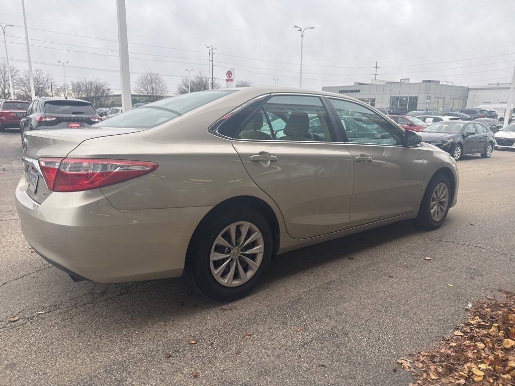2015 Toyota Camry LE photo 4