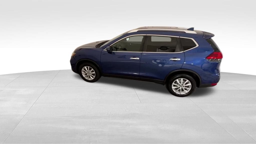 2017 Nissan Rogue SV photo 2