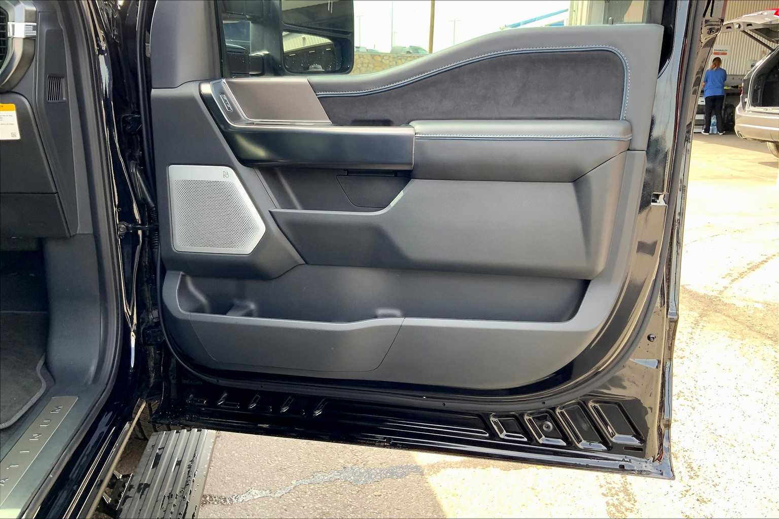 2025 Ford F-150 Platinum photo 20