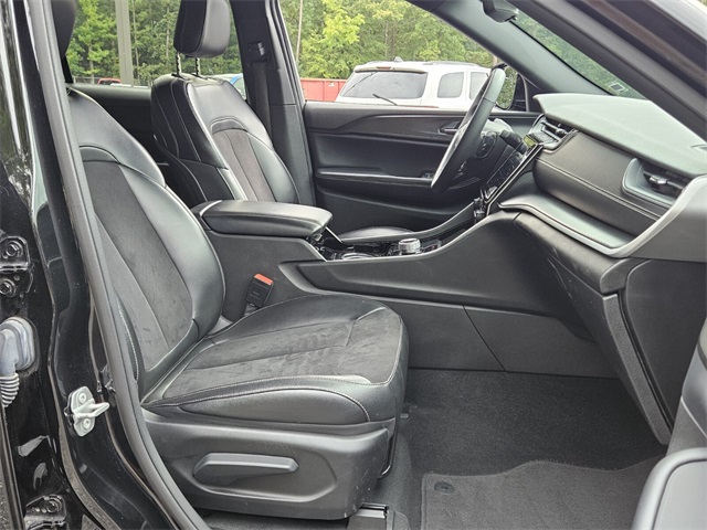 2023 Jeep Grand Cherokee Altitude photo 16