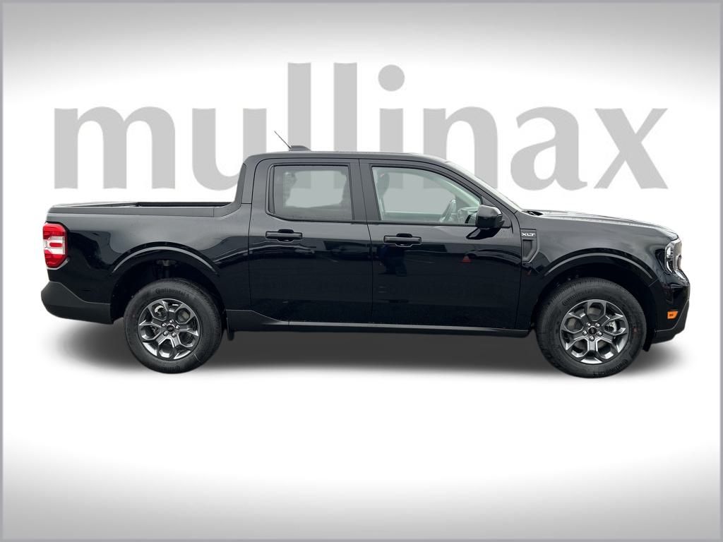 2025 Ford Maverick XLT photo 2