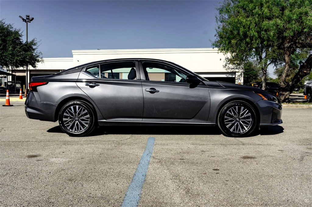 2025 Nissan Altima 2.5 SV photo 4