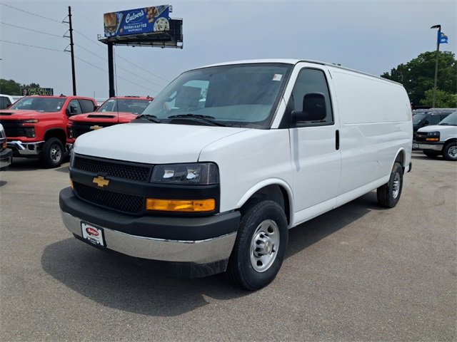 2025 Chevrolet Express Cargo Work Van's photo