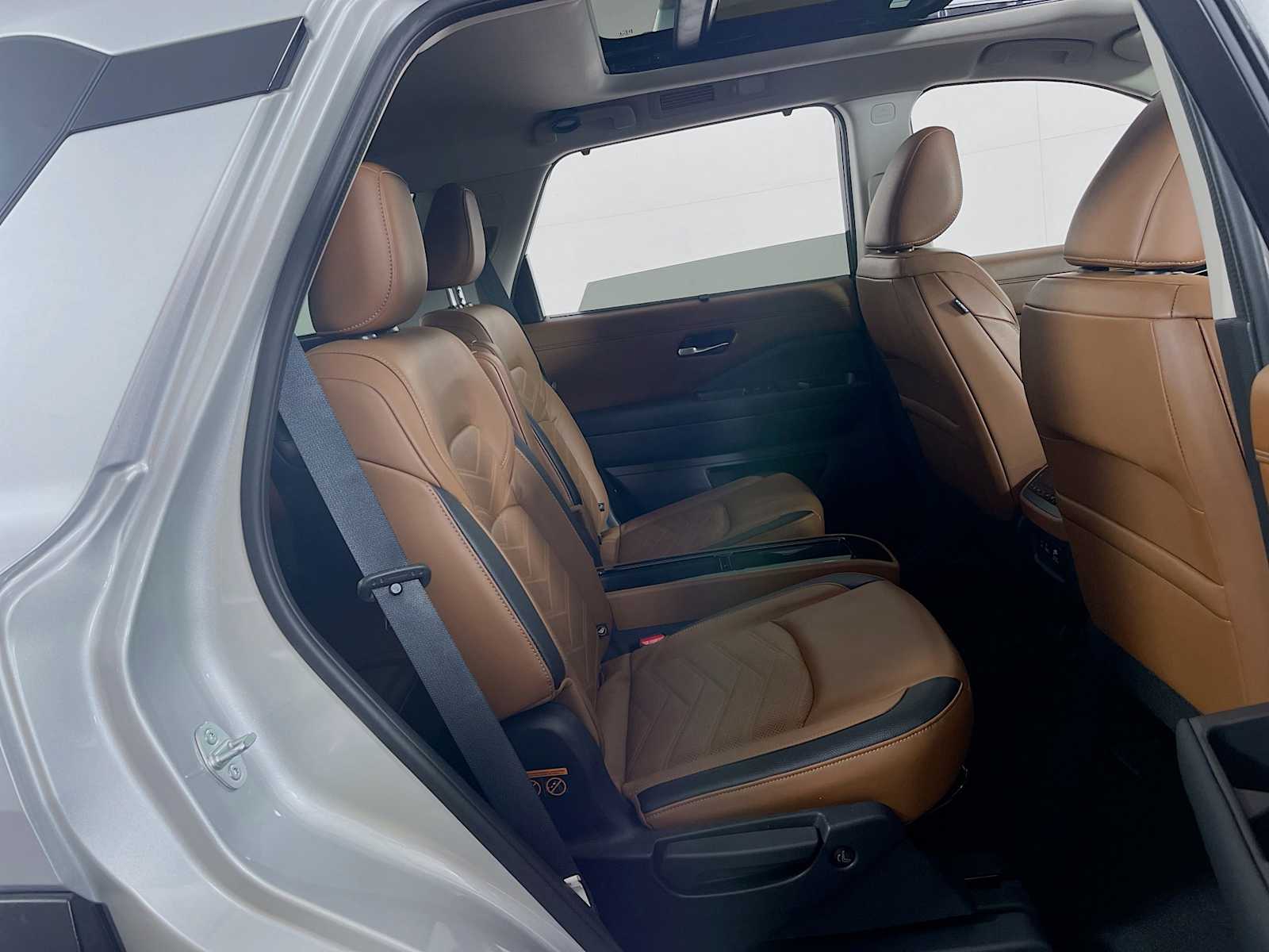 2022 Nissan Pathfinder Platinum photo 28