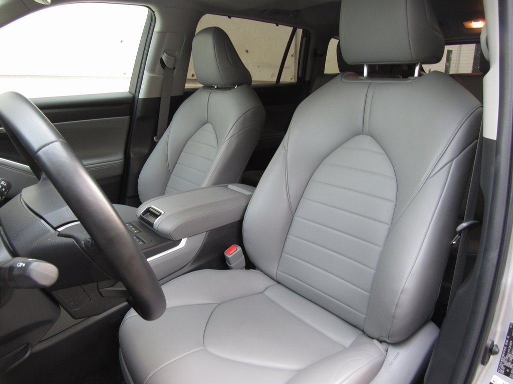 2022 Toyota Highlander XLE photo 3