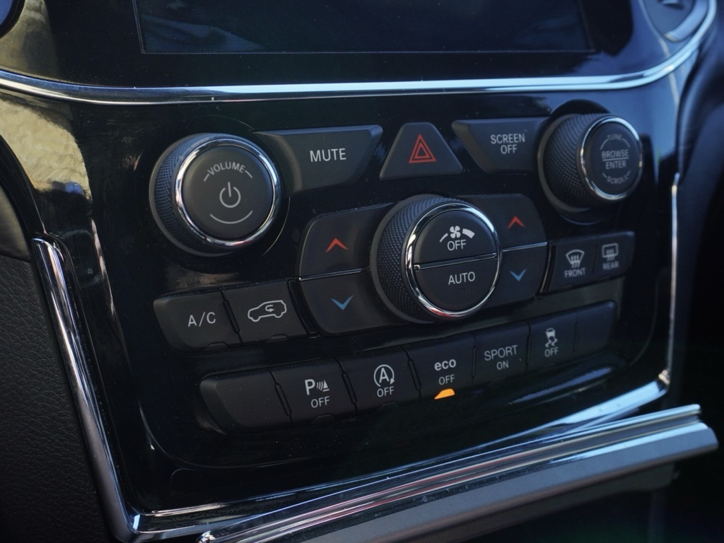 2022 Jeep Grand Cherokee Laredo E photo 16