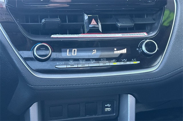 2022 Toyota Corolla Cross LE photo 19