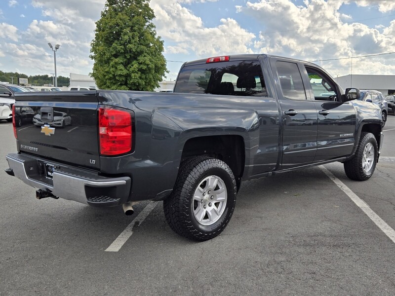 2019 Chevrolet Silverado 1500 LT photo 3