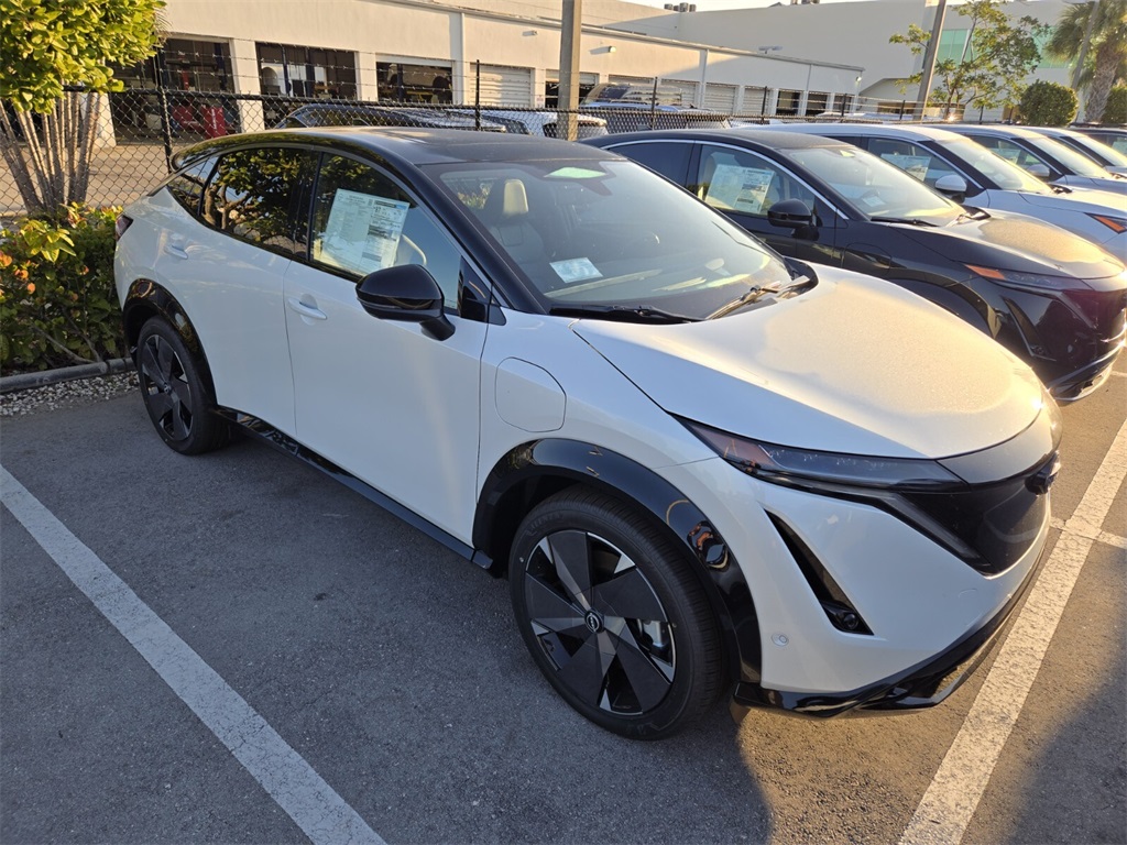 2025 Nissan ARIYA Platinum photo 2