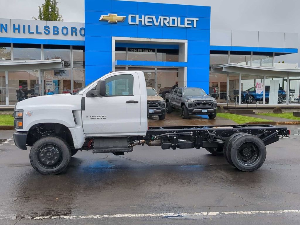 2024 Chevrolet Silverado 5500HD Work Truck photo 3