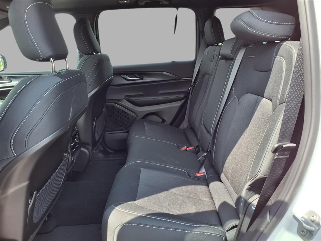2025 Jeep Grand Cherokee Laredo X photo 21