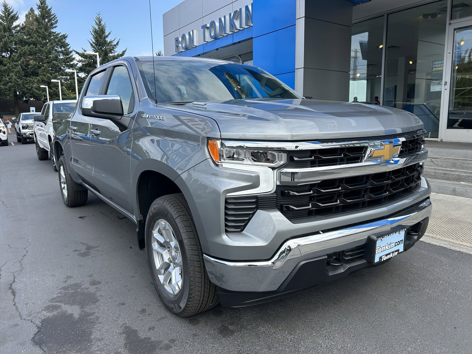 2025 Chevrolet Silverado 1500 LT photo 2