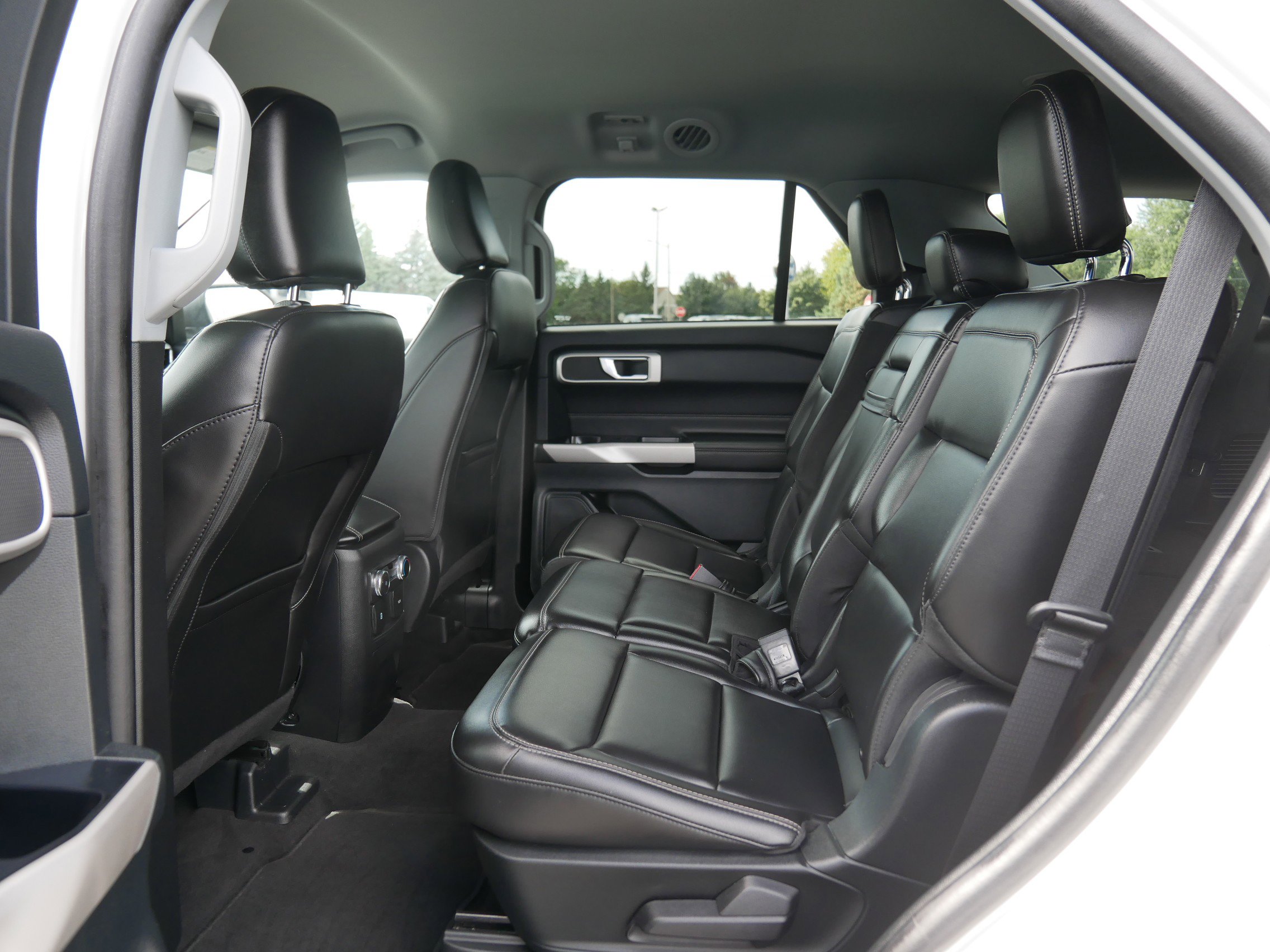 2023 Ford Explorer XLT photo 6
