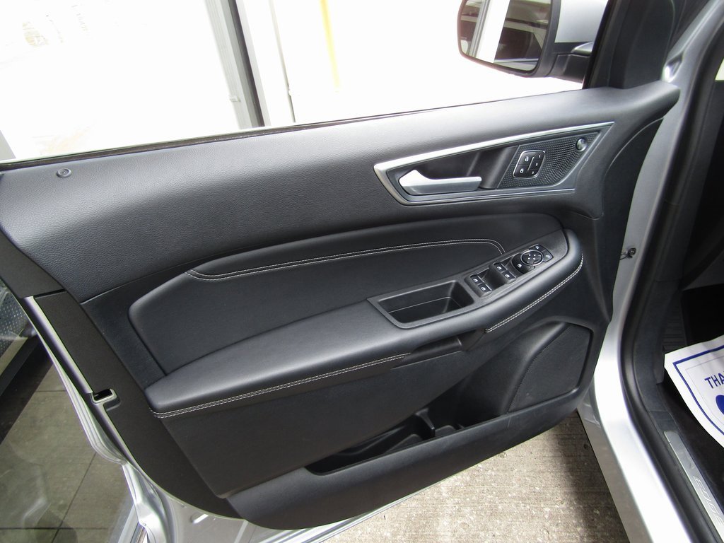 2024 Ford Edge Titanium photo 16