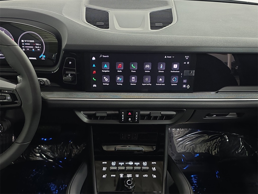 2025 Porsche Cayenne photo 16