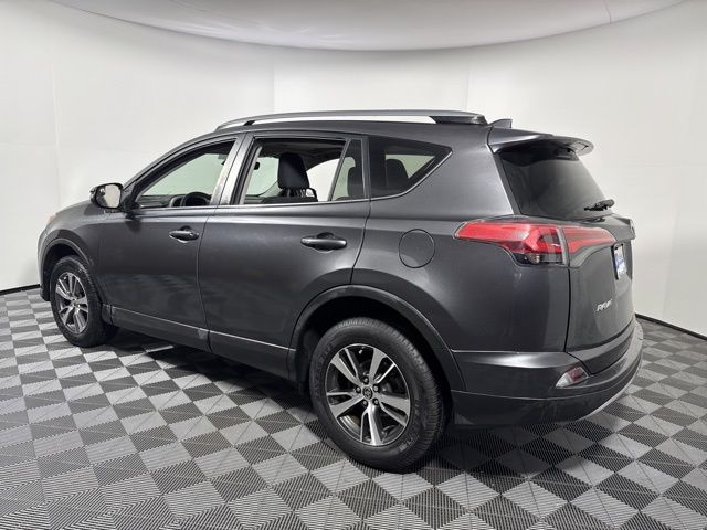 2017 Toyota RAV4 XLE photo 4