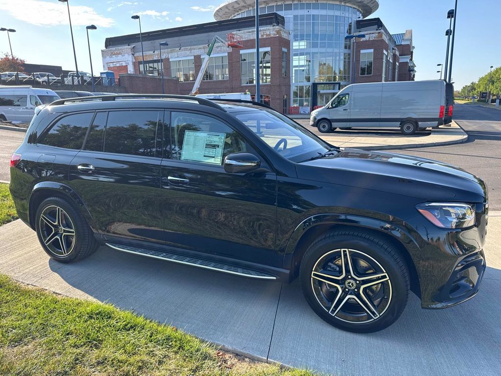 2026 Mercedes Benz GLS 450 4MATIC photo 8