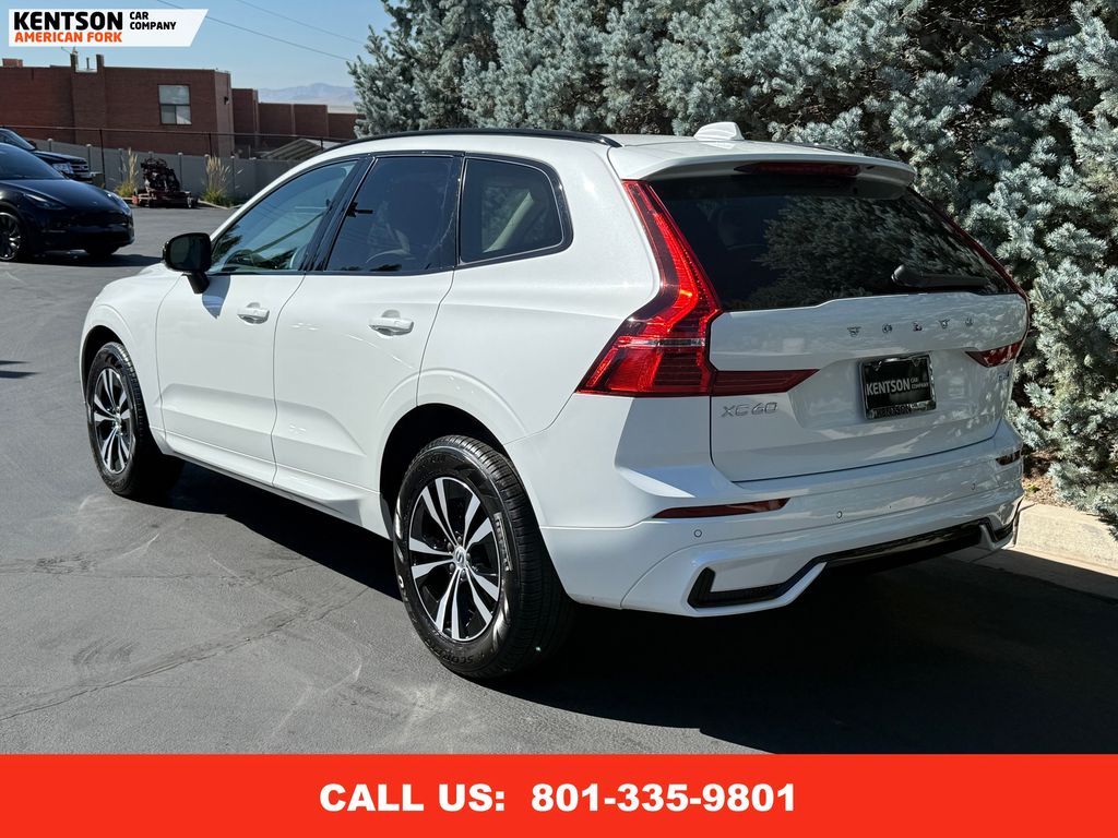 2024 Volvo XC60 Core photo 5