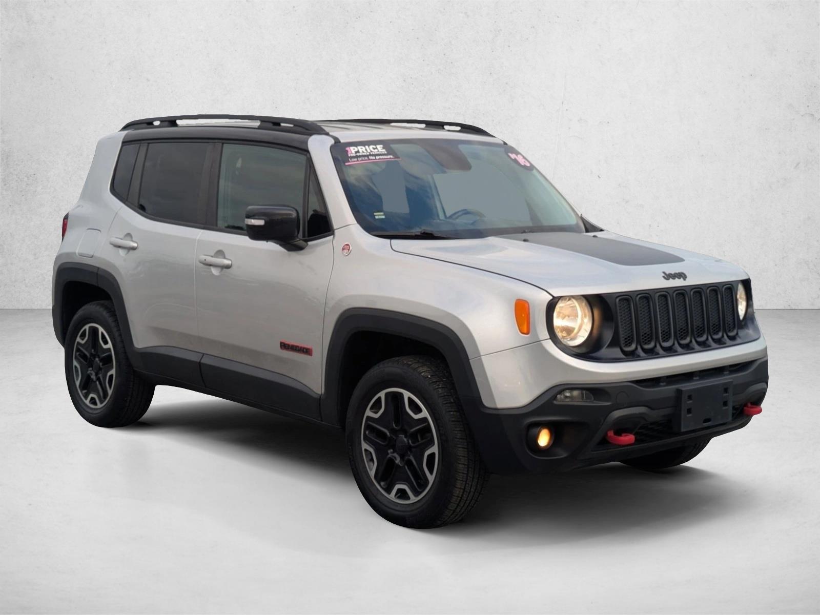 2016 Jeep Renegade Trailhawk photo 2