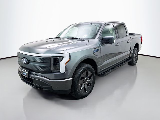 2025 Ford F-150 XLT photo 3