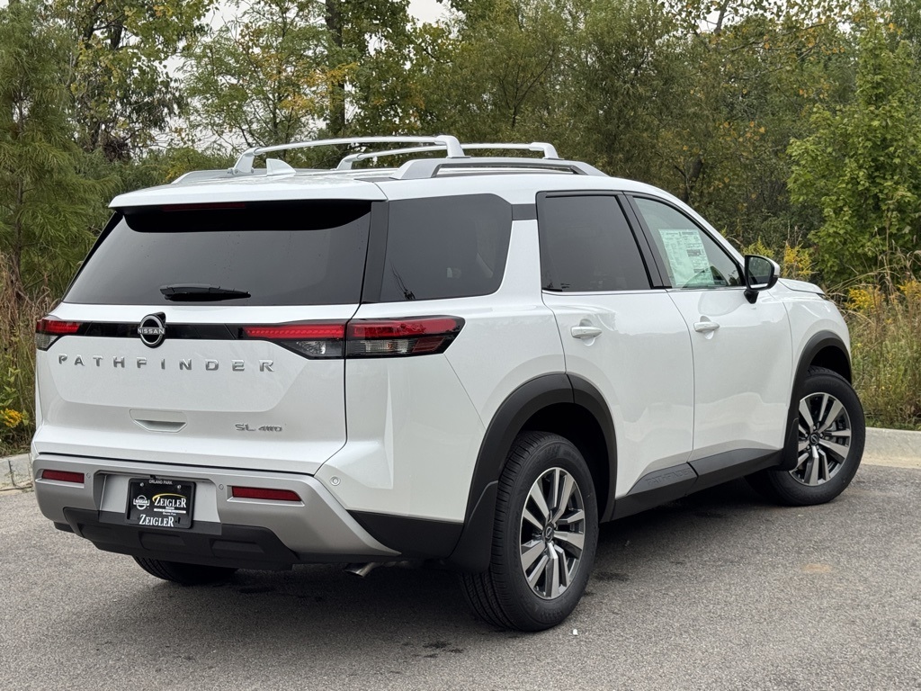 2025 Nissan Pathfinder SL photo 4