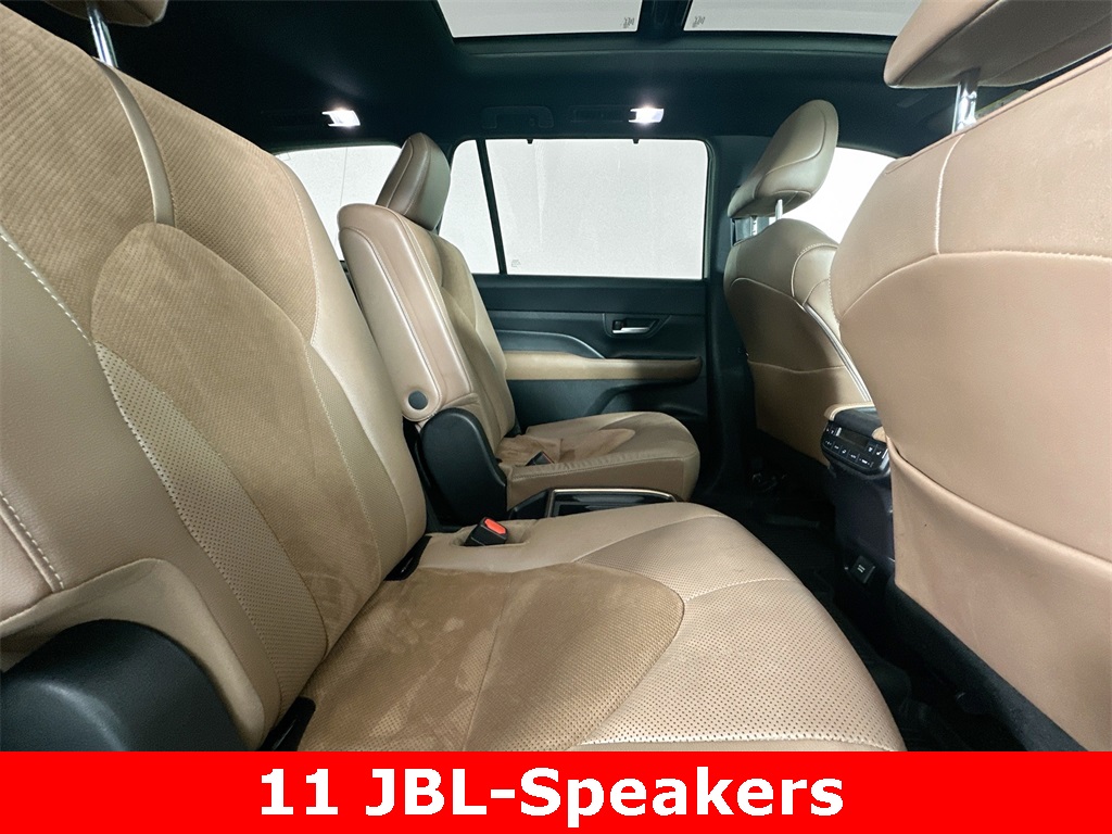 2024 Toyota Highlander Hybrid Platinum photo 14