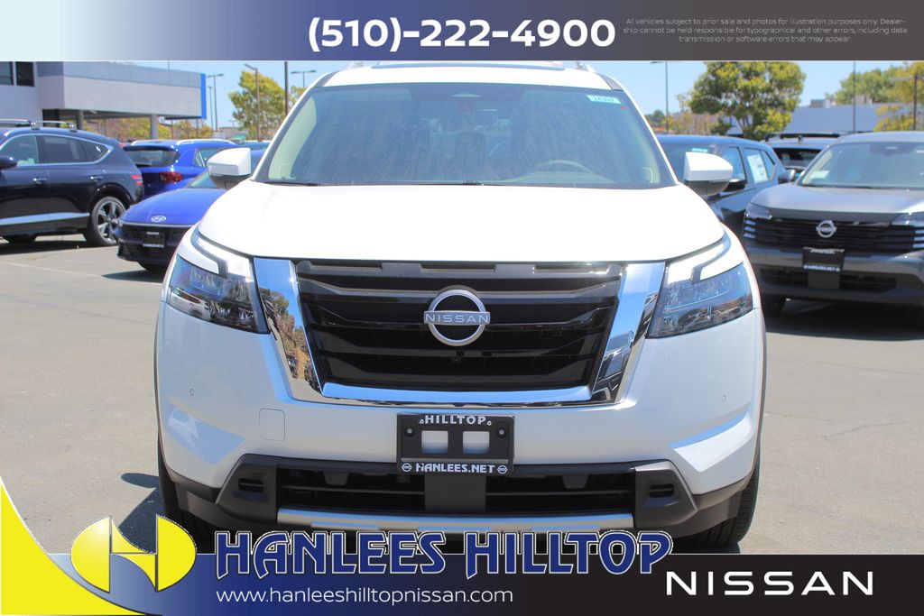 2025 Nissan Pathfinder SL photo 3