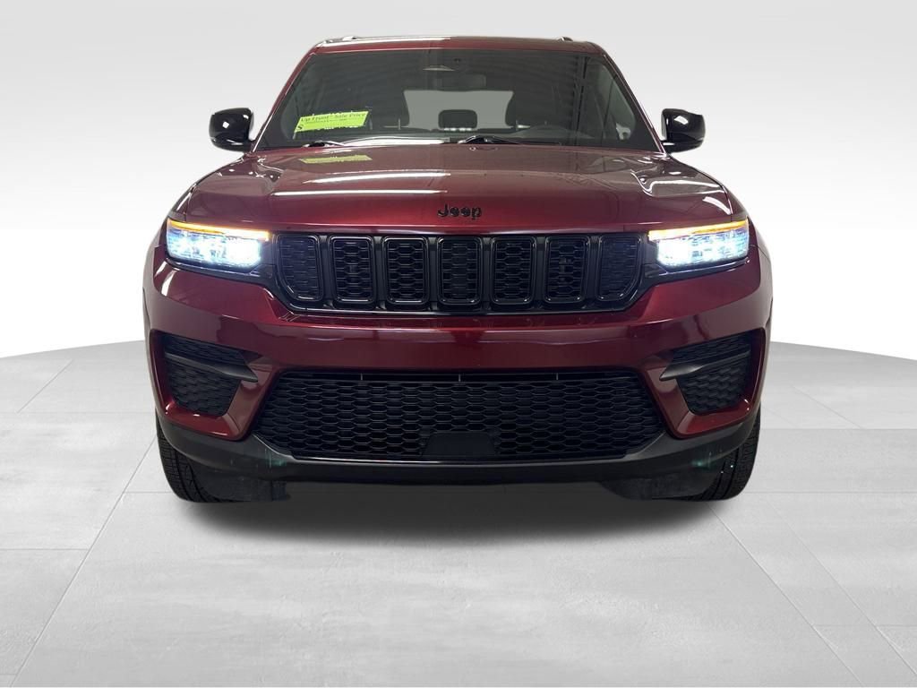 2023 Jeep Grand Cherokee Altitude photo 3