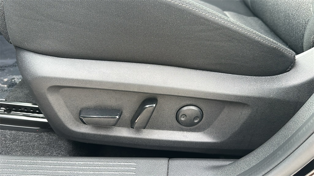 2024 Nissan Rogue SV photo 10