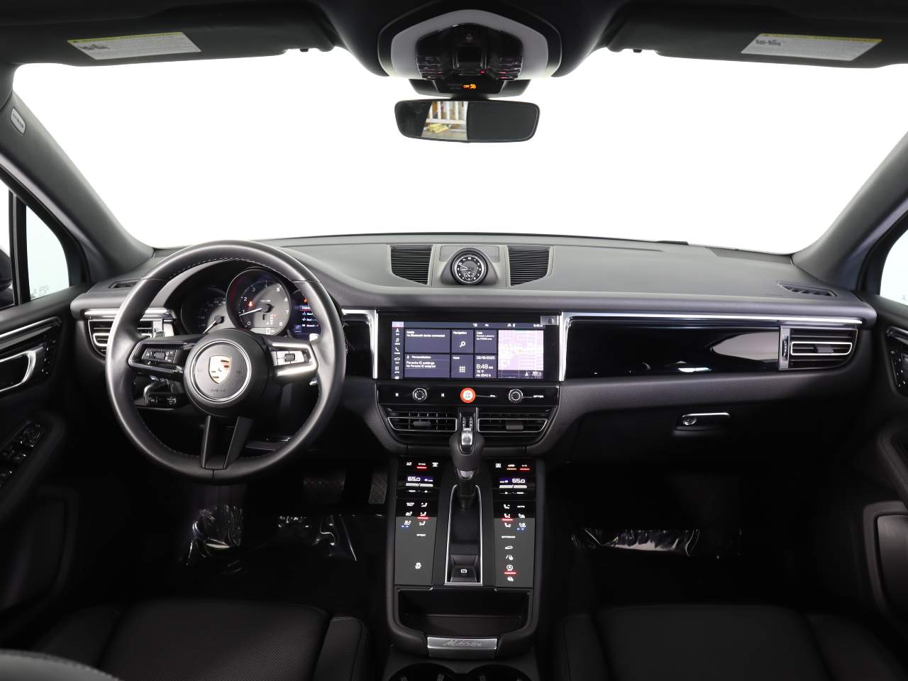 2023 Porsche Macan T photo 12