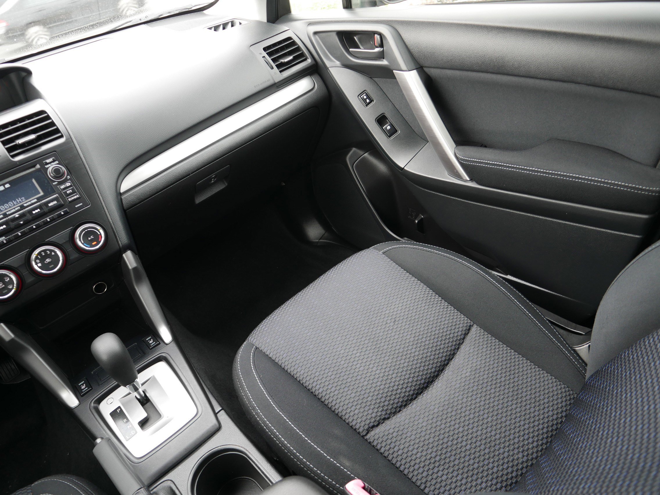 2014 Subaru Forester 2.5i Premium photo 11