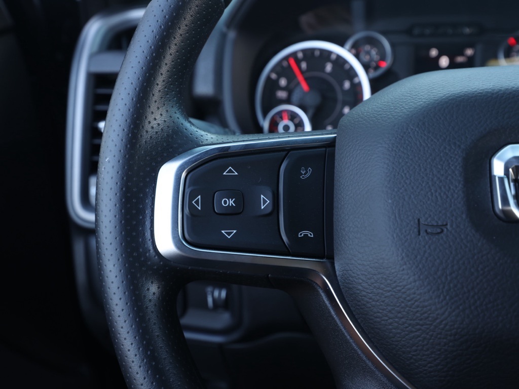 New 2026 Diamond Black Crystal Pearl-Coat Exterior Paint RAM Tradesman image 24