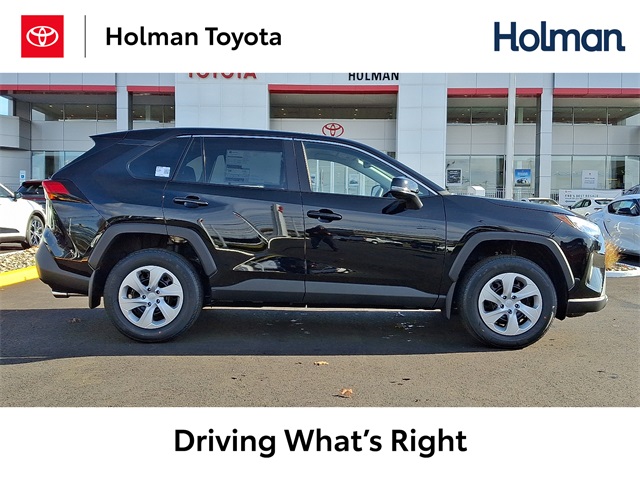 2025 Toyota RAV4 LE's photo