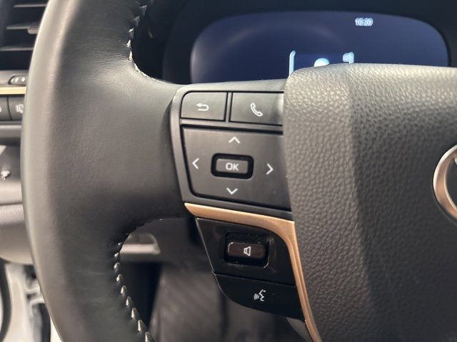 2025 Toyota Crown Signia XLE photo 29