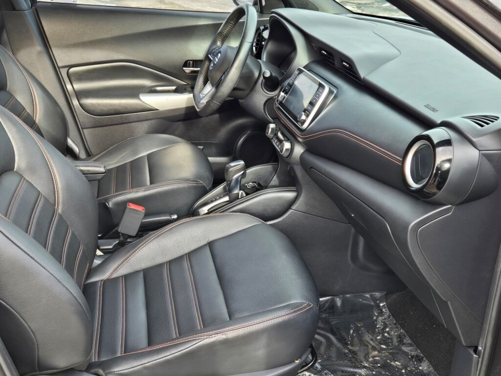 2020 Nissan Kicks SR photo 4