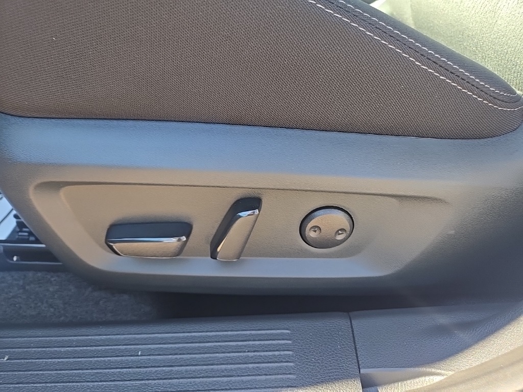 2026 Nissan Rogue SV photo 9