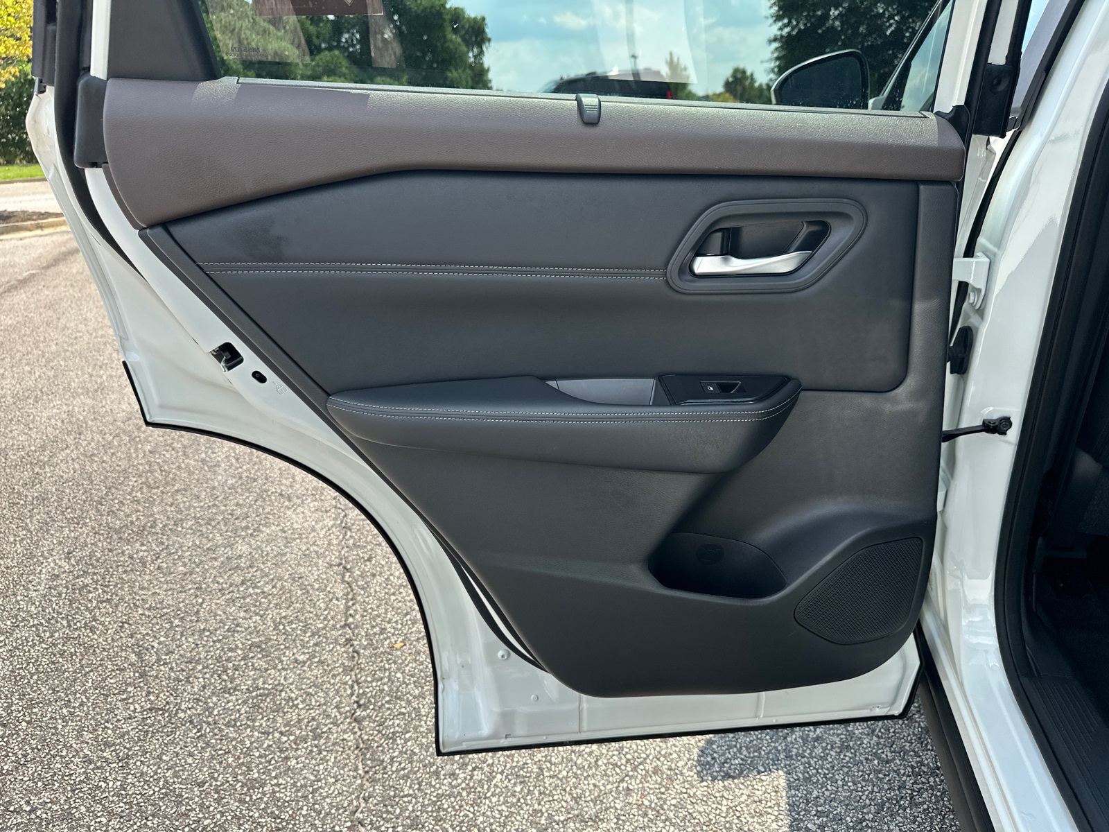 2023 Nissan Rogue SV photo 22