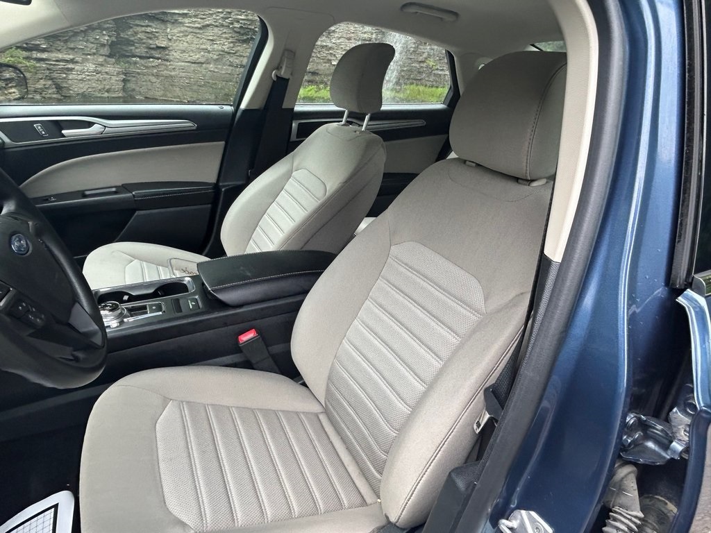 2019 Ford Fusion S photo 14